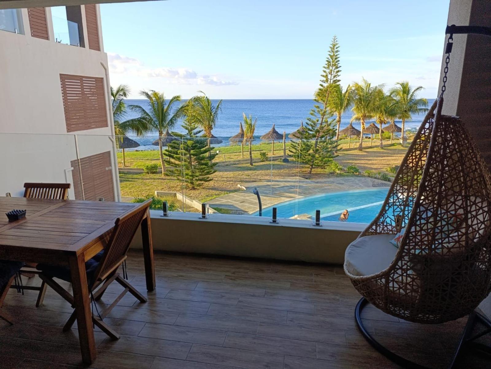 Magnificent Sea-View Apartment Flic en Flac Экстерьер фото